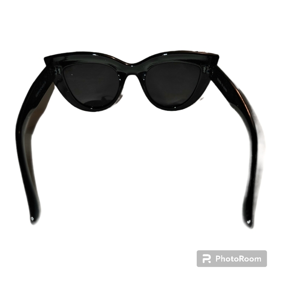 Black Cateye Sunglasses 🕶 - Picture 7 of 8